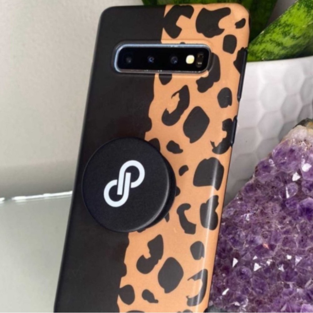 🎉HP 5/2/23 Poshmark Pop Socket Round 1.5 X 1.5” Black White Logo - Picture 3 of 6